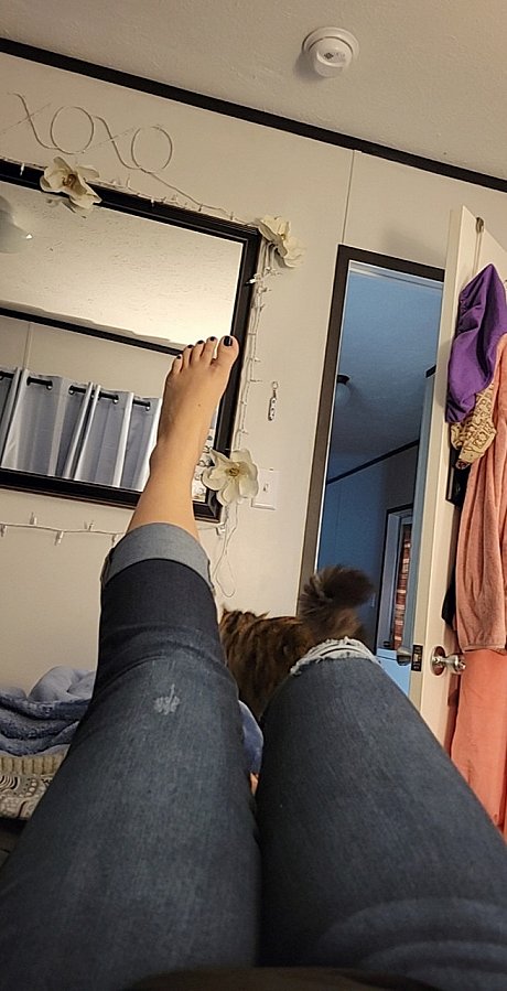 Bitch girlfriend woman with lovely legs shows her fine toes in a hot foot fetish compilation - Image 10 of 10  in Legs category  