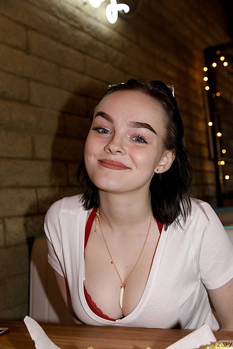 Brunette teen Vonnie Bean teases with her giant juggs in a full tub - Gallery #13820