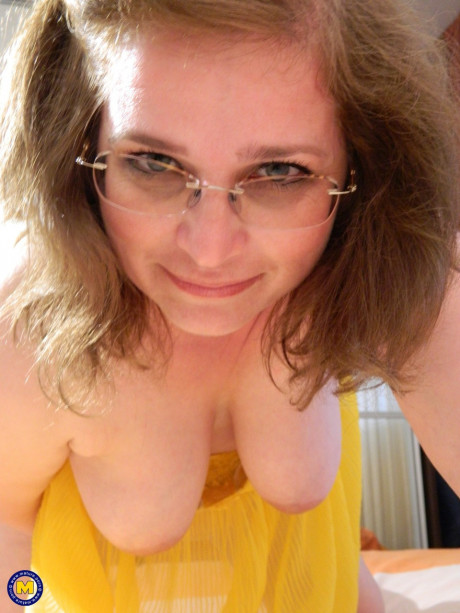 Cougar housewife in a yellow dress & heels Inna toys her meaty twat in a solo - #1158981
