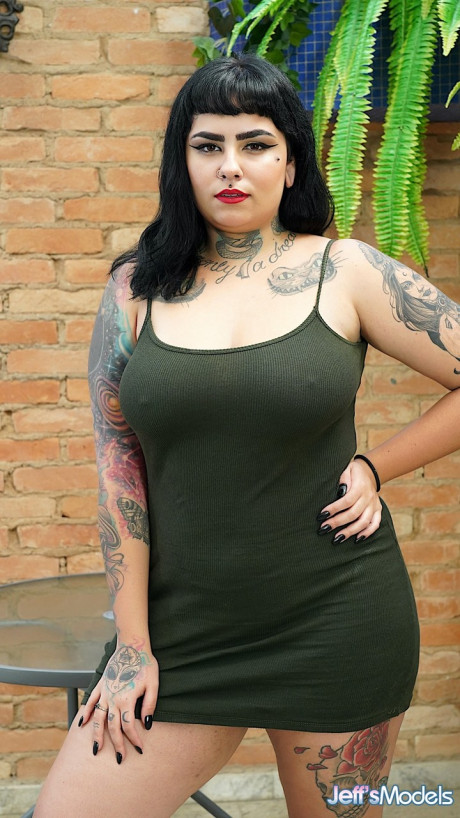 Tattooed brunette fatty Alana Kralissa has naughty sex with a machine dildo - #1016132