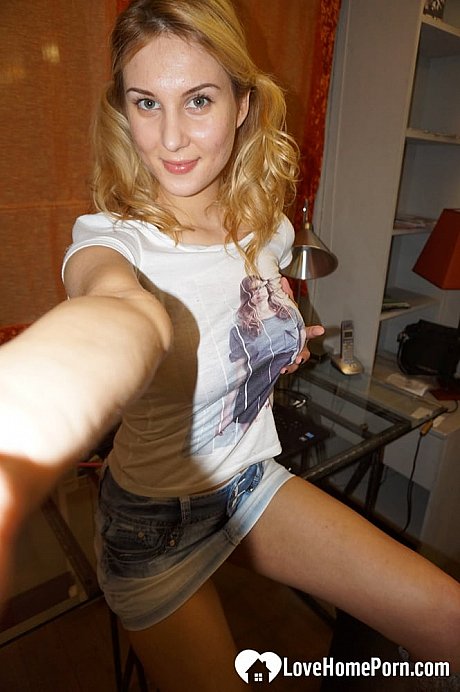 Amateur babe shows off her juicy monstrous titties while taking undressed selfies - Image 5 of 14  in Babe category  