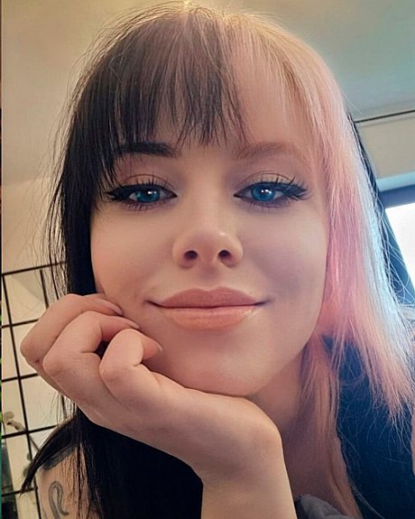 Beautiful tattooed babe shows her hot butt in panties and leggings - Image 5 of 16  in Babe category  