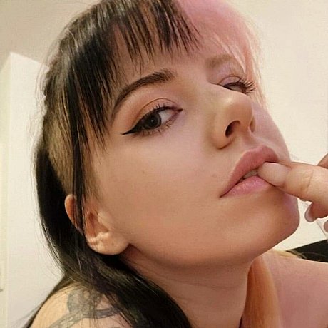 Beautiful tattooed babe shows her hot butt in panties and leggings - Image 9 of 16  in Babe category  