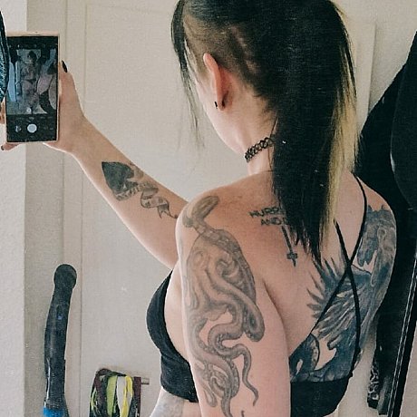 Beautiful tattooed babe shows her hot butt in panties and leggings - Image 13 of 16  in Babe category  