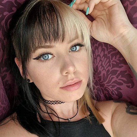 Beautiful tattooed babe shows her hot butt in panties and leggings - Image 14 of 16  in Babe category  