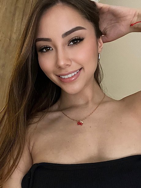 OnlyFans Real Alice Italian performed by Real Alice Italian Porn Pictures - Image 9 of 21  in Outdoor category   featuring Real Alice Italian 