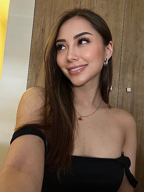 OnlyFans Real Alice Italian performed by Real Alice Italian Porn Pictures - Image 10 of 21  in Outdoor category   featuring Real Alice Italian 