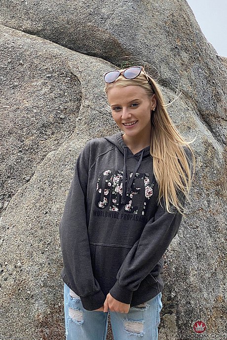 Pretty yellow-haired Paris White spreads her inviting shaved twat up close - Image 18 of 21  in Pussy category   featuring Paris White 