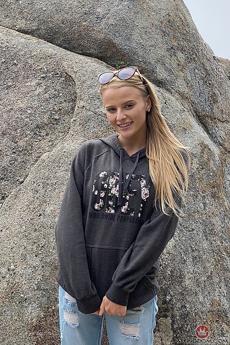 Pretty yellow-haired Paris White spreads her inviting shaved twat up close - Image 19 of 21  in Pussy category   featuring Paris White 