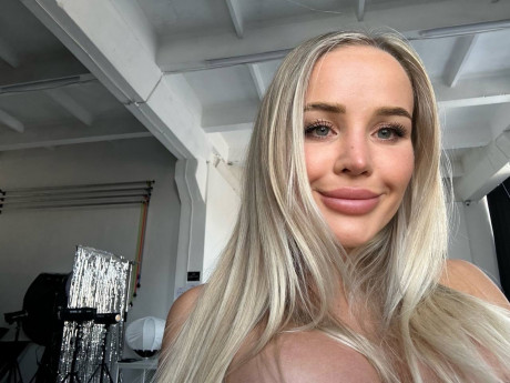 Beautiful OnlyFans babe Victoria Broshkina teases with her enormous ass & breasts - #1073439