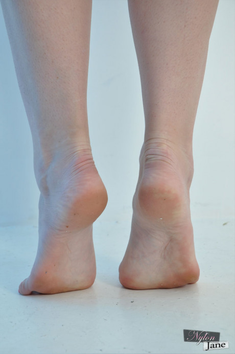 Solo model Nylon Jane shows off her feet with and without nylons - #1113423