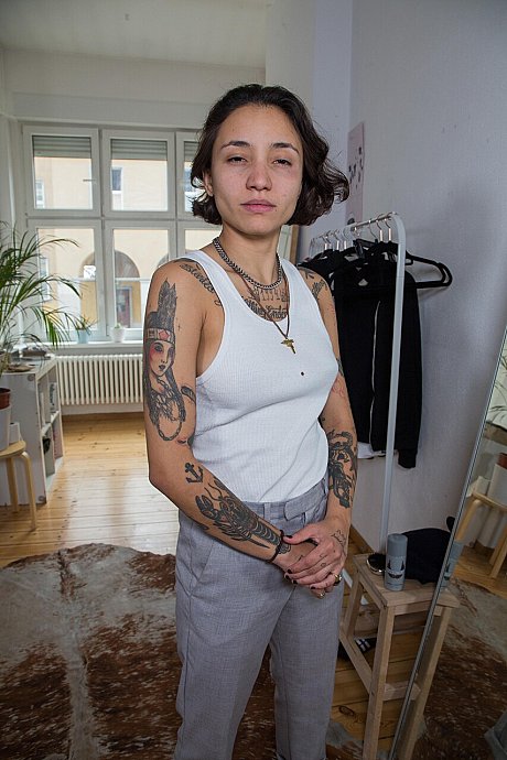 Ersties naked Pics - Image 3 of 21  in Babe category  