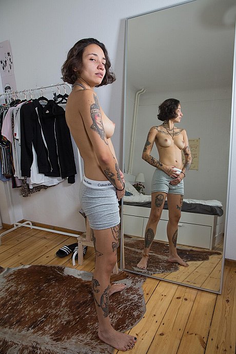 Ersties naked Pics - Image 7 of 21  in Babe category  
