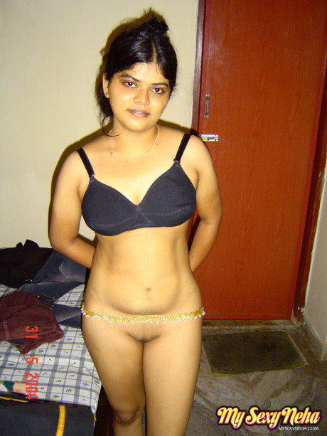 Indian solo lady GF broad Neha stands totally undressed after disrobing in bedroom - #618352