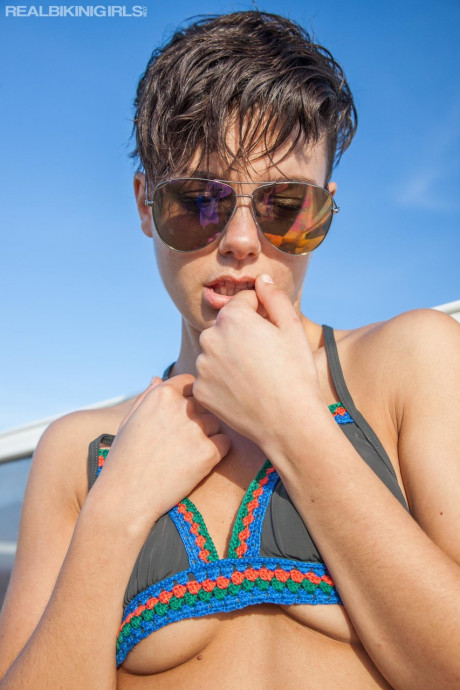 Amateur bitch gf lady with short hair frees her pert boobs from bikini top in sunglasses - #1480903