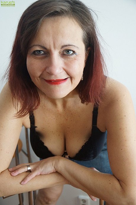 Mature ginger head Justina Sindell strips and touches her meaty silky twat - Image 8 of 16  in Amateur category   featuring Justina Sindell 