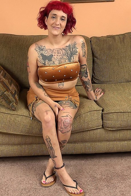 Redheaded amateur with tattoos Gia sexy yummy shows her massive tits and gives a blowjob - Image 1 of 21  in Amateur category   featuring Logan Drake, Gia Lovely 