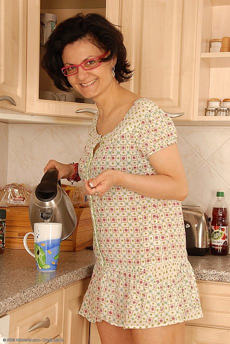 Nerdy older amateur Honey S loses her dress and flaunts her massive saggy boobs - Image 2 of 20  in Legs category   featuring Honey S 