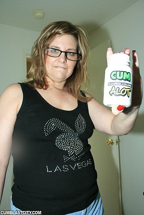 Horny fatty in glasses gives POV oral sex and gets her face drenched in spunk - Image 2 of 12  in Amateur category   featuring Frankie Rae