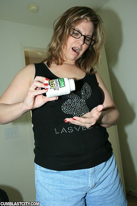 Horny fatty in glasses gives POV oral sex and gets her face drenched in spunk - Image 3 of 12  in Amateur category   featuring Frankie Rae