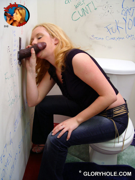 Blondie 39yo Fiona Cheeks tastes ebony penis through a gloryhole in the toilet - #346031