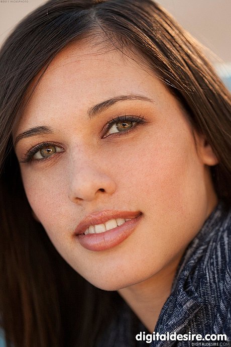 Digital Desire performed by Tiffany Thompson XXX Pics - Image 17 of 21  in Outdoor category   featuring Tiffany Thompson 