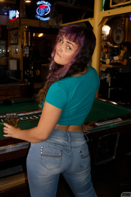 Curvy amateur Bubble behind Venus unveils her big ass in a sweet striptease - #1216285