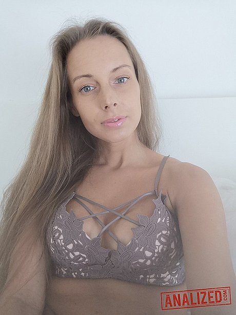 Stunning blondie Kinuski strips & shows her irresistibly shaved twat up close - Image 4 of 20  in Pussy category   featuring Kinuski 