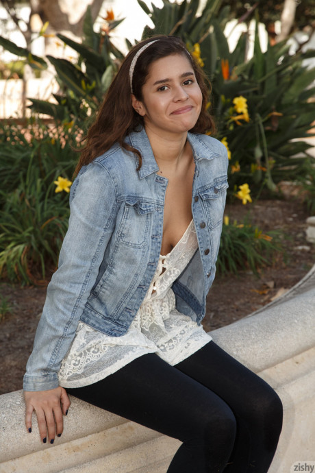 American teenie Sabrina Reyes exposes her bareback butt between library stacks - #767784