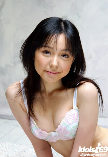 Foxy chinese babe Yui Hasumi stripping off her undies on the bed - #632305