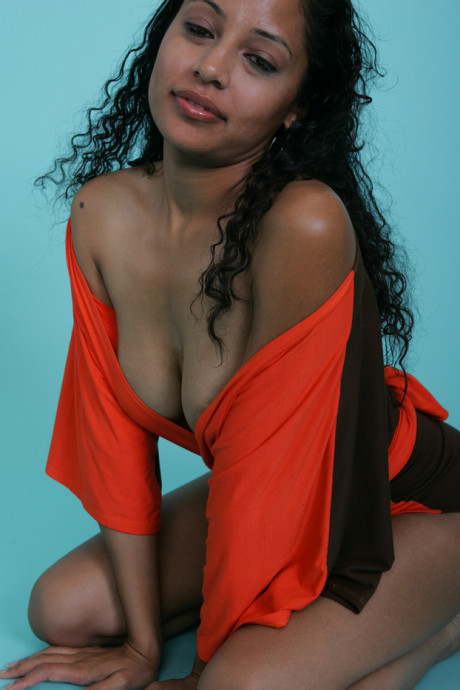 Sexy ebony babe strikes a ravishing smile while flashing her juicy boobs - #1020126
