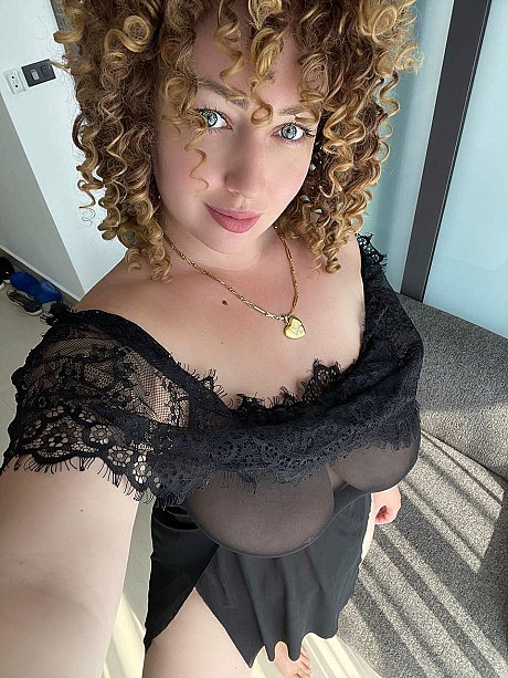 OnlyFans Hanna Zimmer performed by Hanna Zimmer Hot Gallery - Image 6 of 12  in Skirt category   featuring Hanna Zimmer 