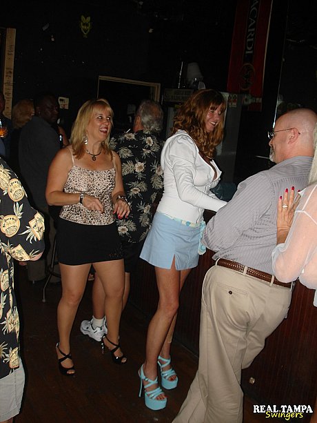 Swinger Tracy suck and her friends show their large boobs and have fun in a club - Gallery #47084