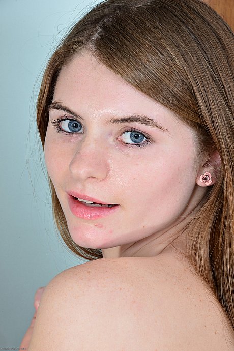 Skinny amateur teenie Alice March plays with her snatch lips & shows her behind - Image 19 of 21  in Pussy category   featuring Alice March 