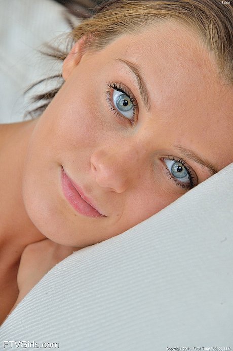 Pretty Lana Rhoades sticks markers in both her holes on a bed - Image 12 of 20  in Pussy category   featuring Lana Rhoades 