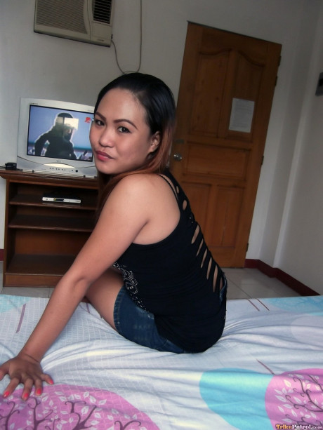 Lovely Filipina Anna Marie strips naked and plays with her coochie - #1406469