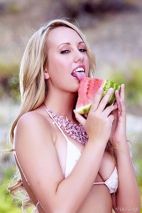 Glamour babe Brett Rossi flaunts her large breasts and her shaved snatch by the pool