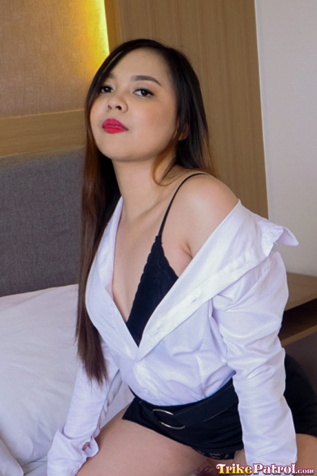 Stunning Filipina Sharinami Baria displays her round butt and touches her vagina - #805861