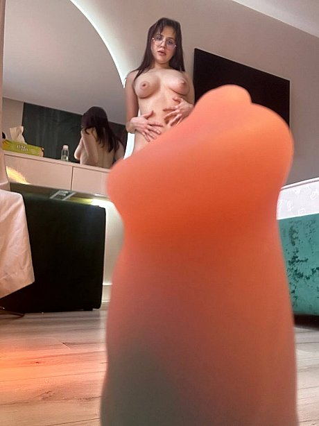 Naked amateur Candy Tonya flaunts her humongous booty & shows her shaved muff up close - Image 1 of 12  in Pussy category   featuring Candy Tonya 