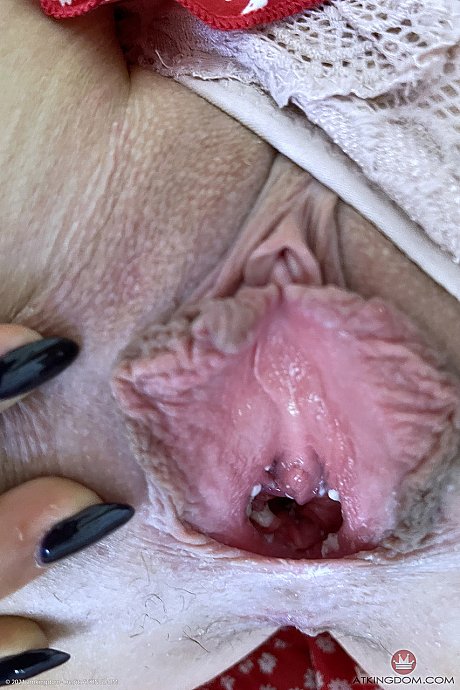 Hot amateur Angel Youngs showing off her monstrous breasts & her lovely twat lips - Image 14 of 20  in Pussy category   featuring Angel Youngs 