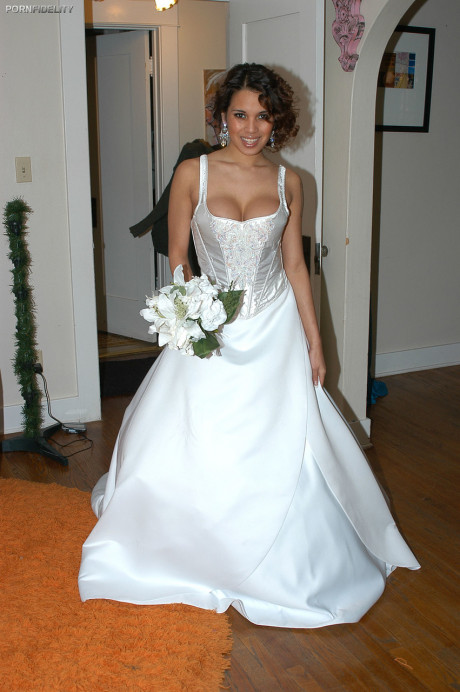 Gorgeous hispanic bride Renae Cruz flashes her hot fake boobies on her wedding day - #759916