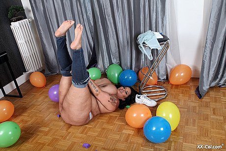 Chubby MILF Sofia Rose wraps her big boobies in a plastic wrap - Image 2 of 20  in Pussy category   featuring Sofia Rose 