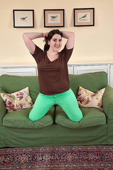 Amateur teenie Beryl Aspen reveals her hairy armpits and pussy in a solo - Image 2 of 21  in Pussy category   featuring Beryl Aspen 