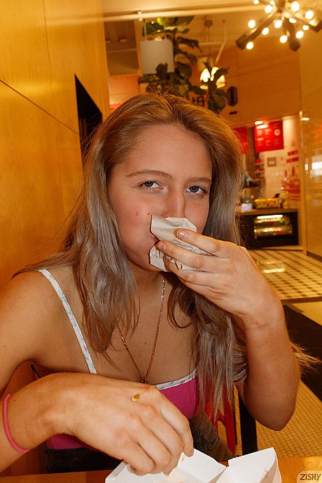 Adorable American amateur Maddie Crump flashes her massive tit & teases in public - Gallery #6480
