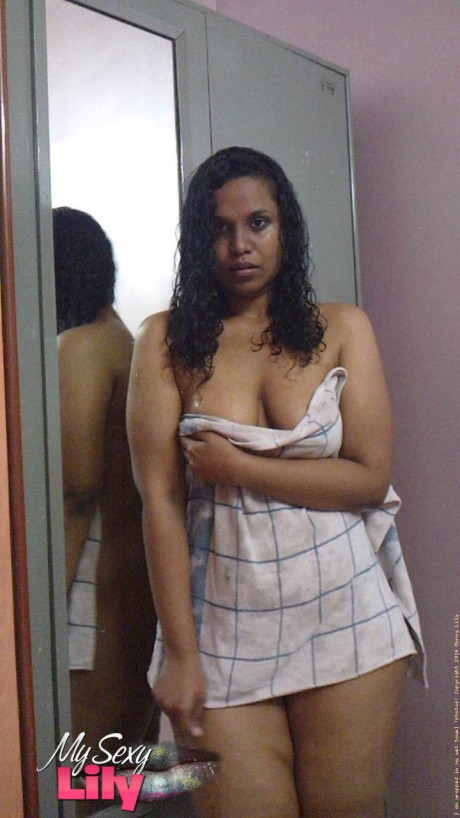 Indian plumper Lily Singh shows her bareback behind and natural tits afore a mirror - #312140