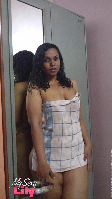 Indian plumper Lily Singh shows her bareback behind and natural tits afore a mirror