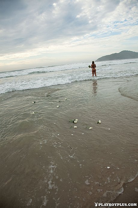 Glamorous model with lovely curves Juliana Salimeni reveals it all - Image 12 of 16  in Model category   featuring Juliana Salimeni 