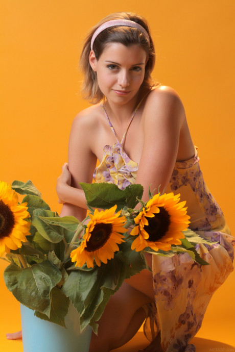 Attractive teenie beauty Vienna flaunts her monstrous boobs and poses with sunflowers - #928345