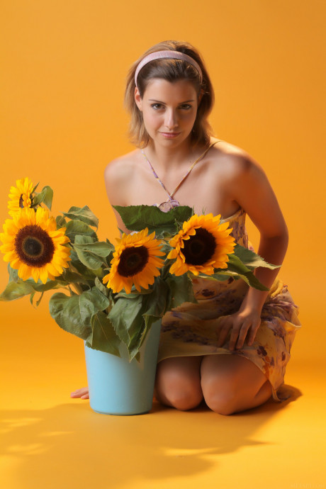Attractive teenie beauty Vienna flaunts her monstrous boobs and poses with sunflowers - #928346