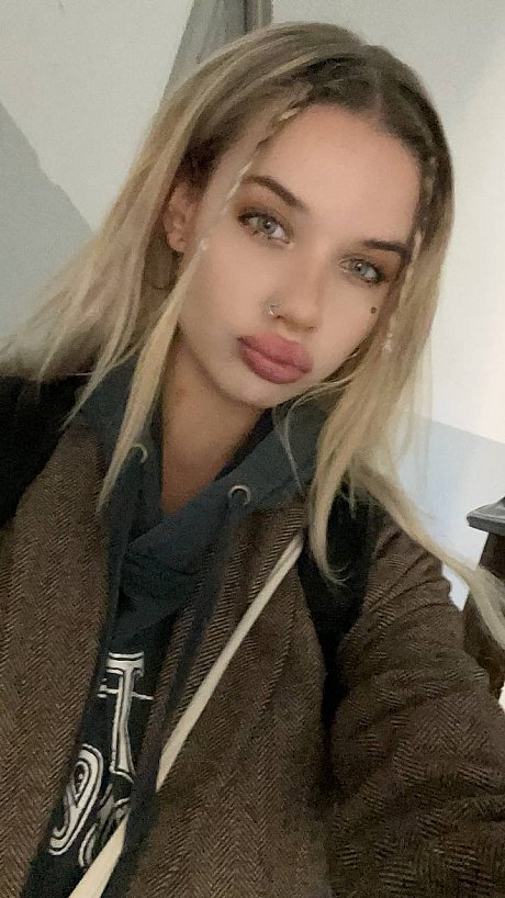 Attractive blonde Alt Barb1e purses her lips while taking undressed self shots - Image 11 of 14  in Babe category   featuring Alt Barb1e 